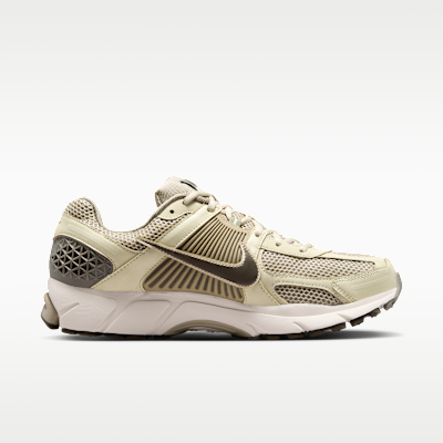 Nike Zoom Vomero 5 Men's shoes. Nike SG
